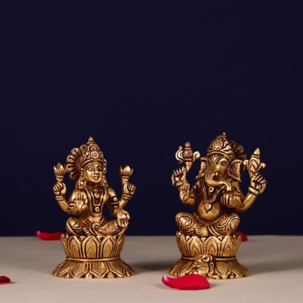 Brass ganesh lakshmi murti height 5.4 inch