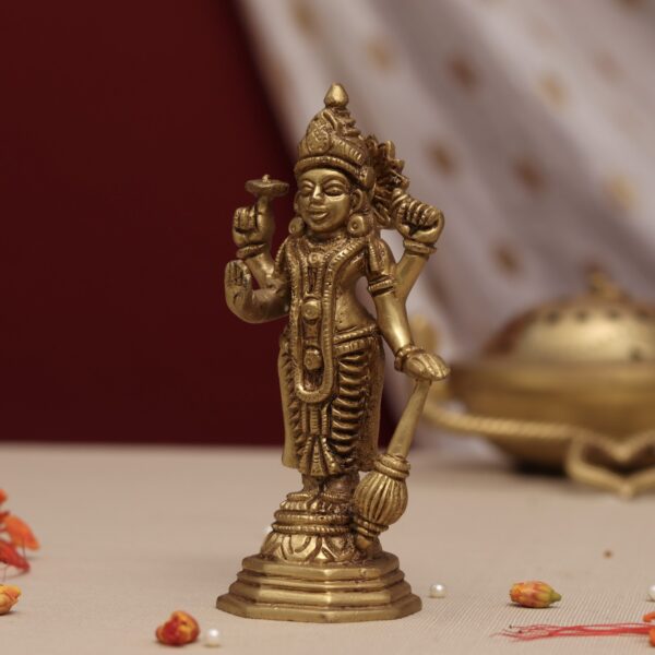 Brass lord Vishnu idol with 4 hands
